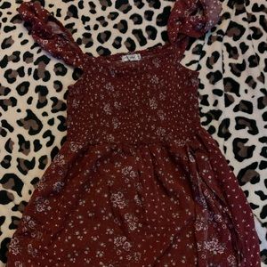 This is a romper that I’ve only worn to a birthday party.It is very comfortable!